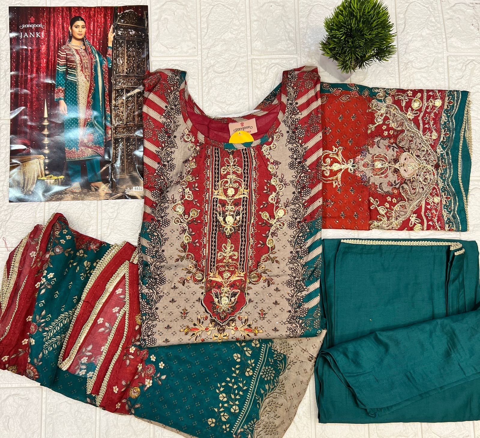 Pakisthani suit