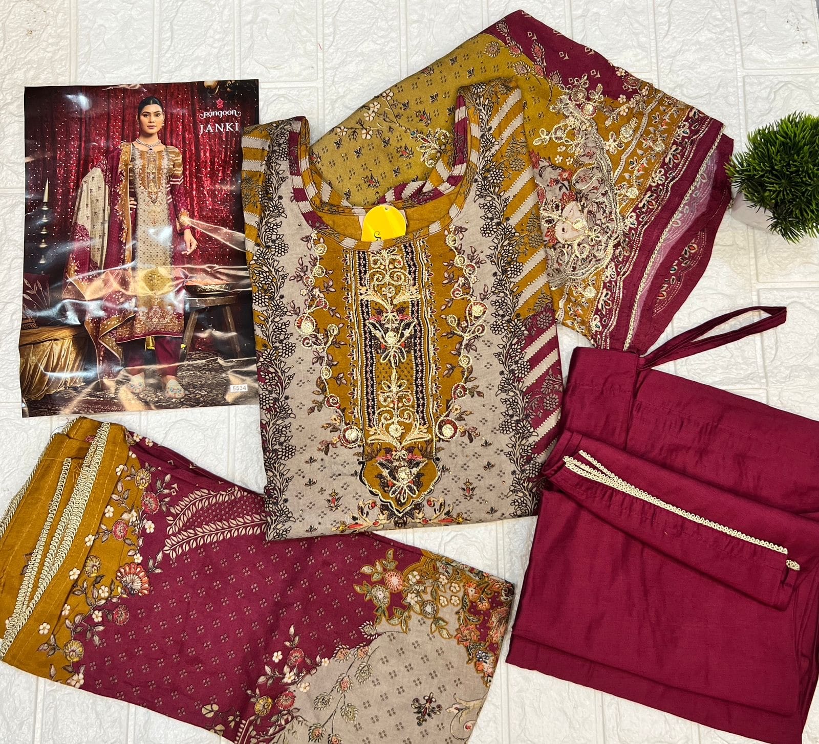 Pakisthani suit