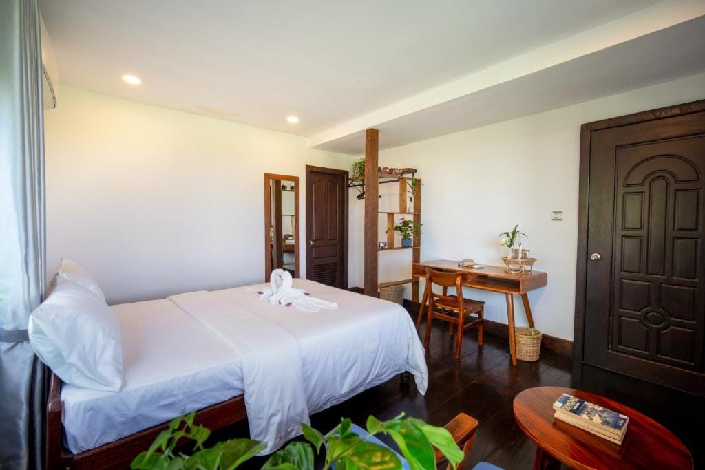 Pomelo Travel Outpost Hotel